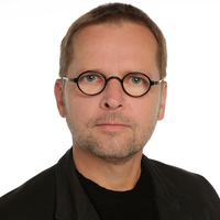 Portrait von Prof. Florian Adler