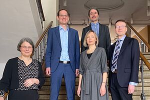 Gruppenfoto der neuen Professor*innen mit der Präsidentin