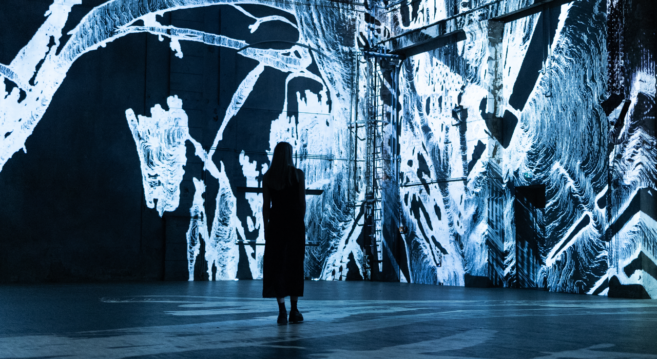 Expanded Animation Projektion des Projekts „The Space Between“ im Kunstkraftwerk Leipzig © Emilia Gentis, Peter Schaub & Charlotte Tritt Expanded Animation Projektion des Projekts „The Space Between“ im Kunstkraftwerk Leipzig © Emilia Gentis, Peter Schaub & Charlotte Tritt