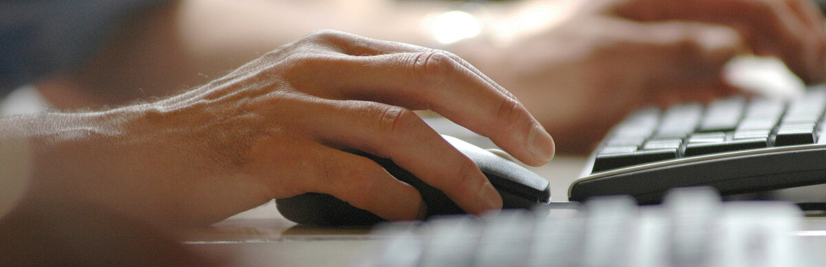 Dateneingabe am Computer © bilderbox fotolia 5006850 Dateneingabe am Computer