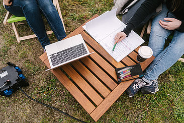 Carpe Campus Studierende arbeiten am Tisch