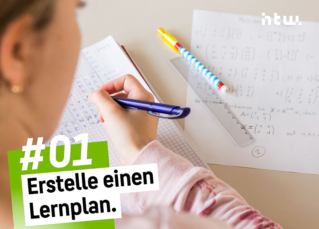 Studentin rechnet Aufgaben © HTW Berlin/Nikolas Fahlbusch Studentin rechnet Aufgaben