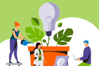 Illustration von drei Personen, die gemeinsam eine große Pflanze mit Glühbirne als Blüte pflegen – eine Person gießt, eine erklärt, eine arbeitet am Laptop. Symbol für gemeinsames Wachstum und kreative Ideenentwicklung.