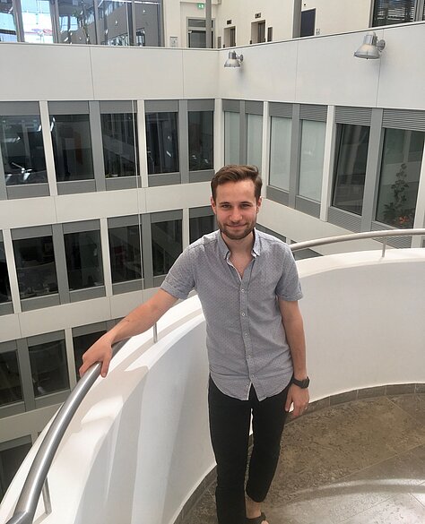 Lennart Ullner im Bürogebäude