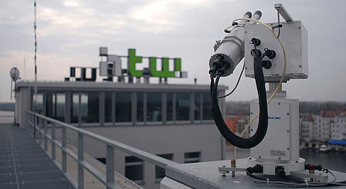SkyRadiometer auf einem Dach der HTW Berlin © HTW Berlin/Rainer Meißle