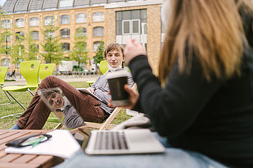 Carpe Campus Studierende im Austausch Laptop