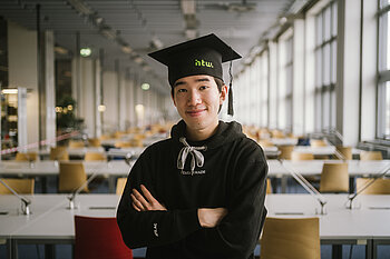 Student mit Absolventenhut