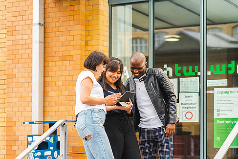 [Translate to Englisch:] Studierende am Campus Wilhelminenhof; Foto: HTW Berlin, Chris Hartung