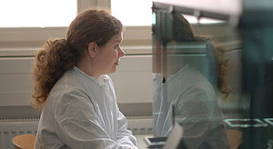 Scientist at the pipetting robot in the laboratory complex "Life Science"