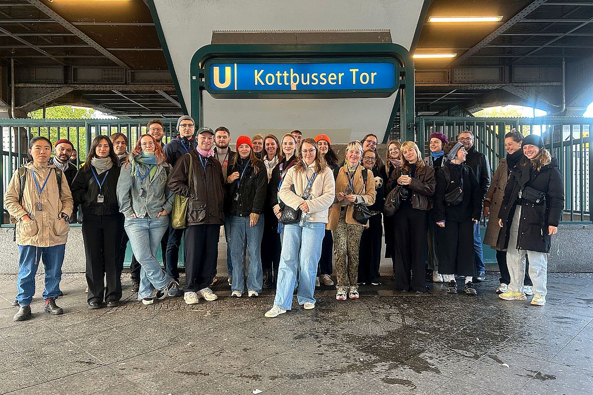 Gruppenfoto der Studierenden am Kottbusser Tor © HTW Berlin/Daniela Hensel