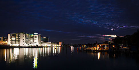 Campus Wilhelminenhof bei Nacht