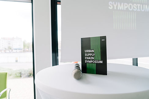 Detailaufnahme Programm und Mikro beim Urban Supply Chain Symposium © HTW Berlin/Maurice Renois
