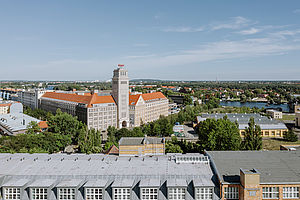 Blick auf den Peter-Behrens-Bau