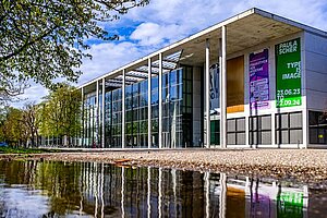 Außenansicht der Pinakothek der Moderne München © istockphoto.com/FooTToo