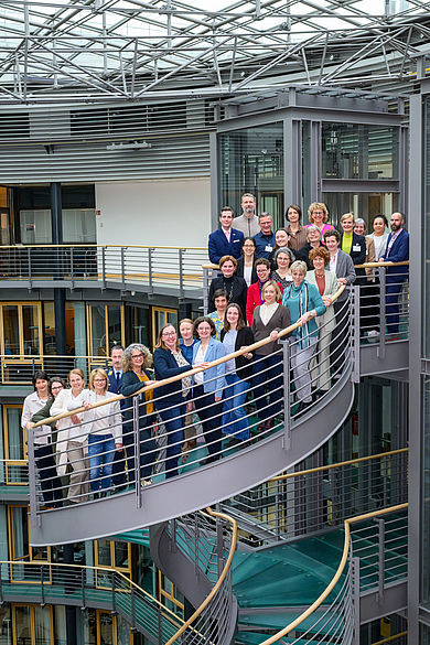 Gruppenfoto im Treppenhaus des Allianz-Forums