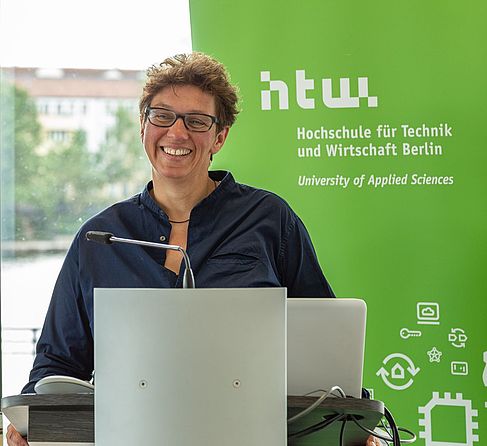 Prof. Dr. Susan Kamel beim Workshop an der HTW Berlin im Juni 2022 © Isabel Alavarez/TheMuseumsLab2022