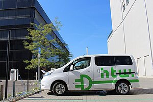 E-Fahrzeug beim Ladevorgang © HTW Berlin/Forschungsgruppe Solar