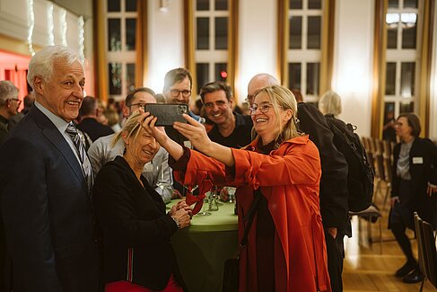 Gäste beim anschließenden Empfang 