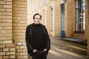 Pablo Dornhege auf dem Campus © HTW Berlin_Alexander Rentsch Prof. Pablo Dornhege © HTW Berlin_Alexander Rentsch