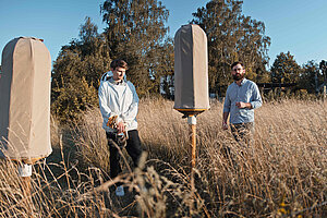 Das HIIVE-Team mit den neuartigen Bienstöcken © HIIVE