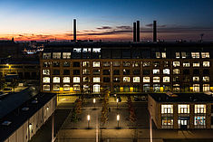 Blick auf Gebäude C bei Sonnenuntergang © HTW Berlin/Nina Zimmermann