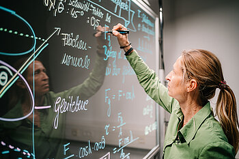 Professorin am Lightboard