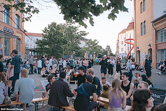 Besucherinnen der Werkschau 2022 am Campus Wilhelminenhof 2022 © HTW Berlin/Alexander Rentsch