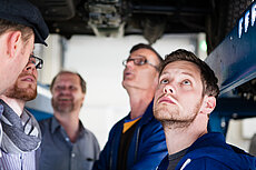 Autoinspektion im Studiengang Fahrzeugtechnik