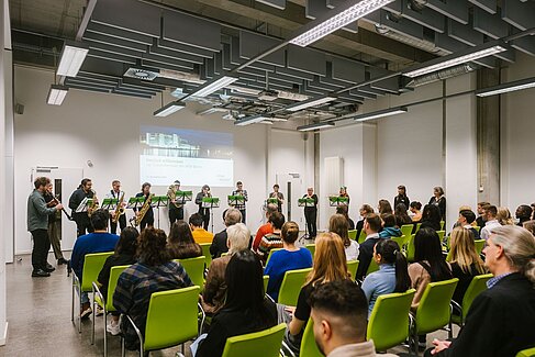 Das Bläserensemble des Tonkollektivs gestaltete die Feier musikalisch © HTW Berlin/Alexander Rentsch