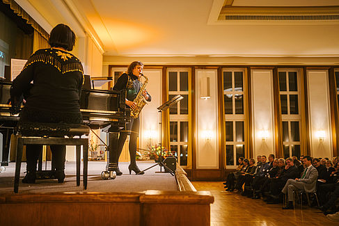 Sinaida Krez am Klavier und Natalia Stuphorn am Saxophon © HTW Berlin/Alexander Rentsch