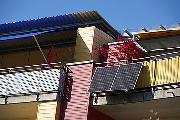 Solarpanel an einem Mehrfamilienhaus © HTW Berlin/Volker Quaschning Solarpanel an einem Mehrfamilienhaus