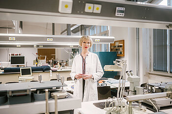 Frau im Labor