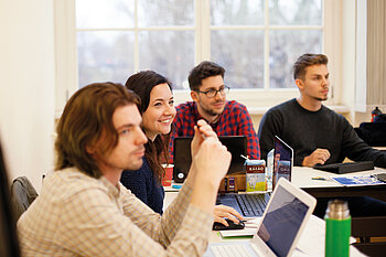 Studierende im Seminar