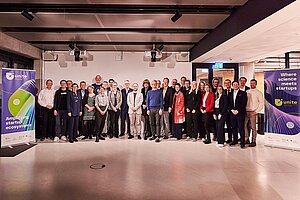 Gruppenfoto bei der Gründungveranstaltung mit Annabella Rauscher-Scheibe und Stefanie Molthagen-Schnöring © UNITE/Peter Mate