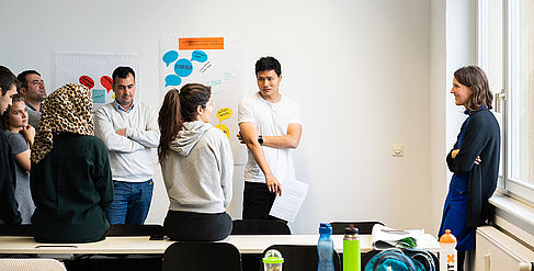 Studierende lernen zusammen in einem Raum © HTW Berlin/Jan-Christoph Hartung Studierende lernen zusammen in einem Raum
