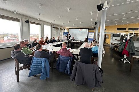 Überblick des Raums im Bezirksamt, in dem die Ergebnisse präsentiert wurden 